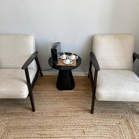 Lisbon Check-In Guesthouse ภายนอก รูปภาพ