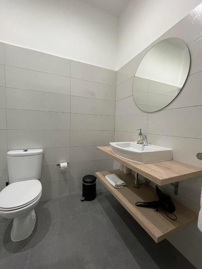 Lisbon Check-In Guesthouse ภายนอก รูปภาพ