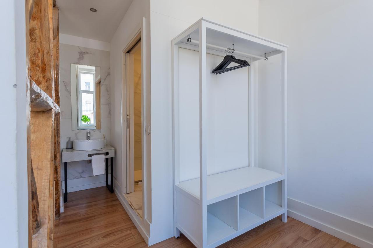 Lisbon Check-In Guesthouse ภายนอก รูปภาพ