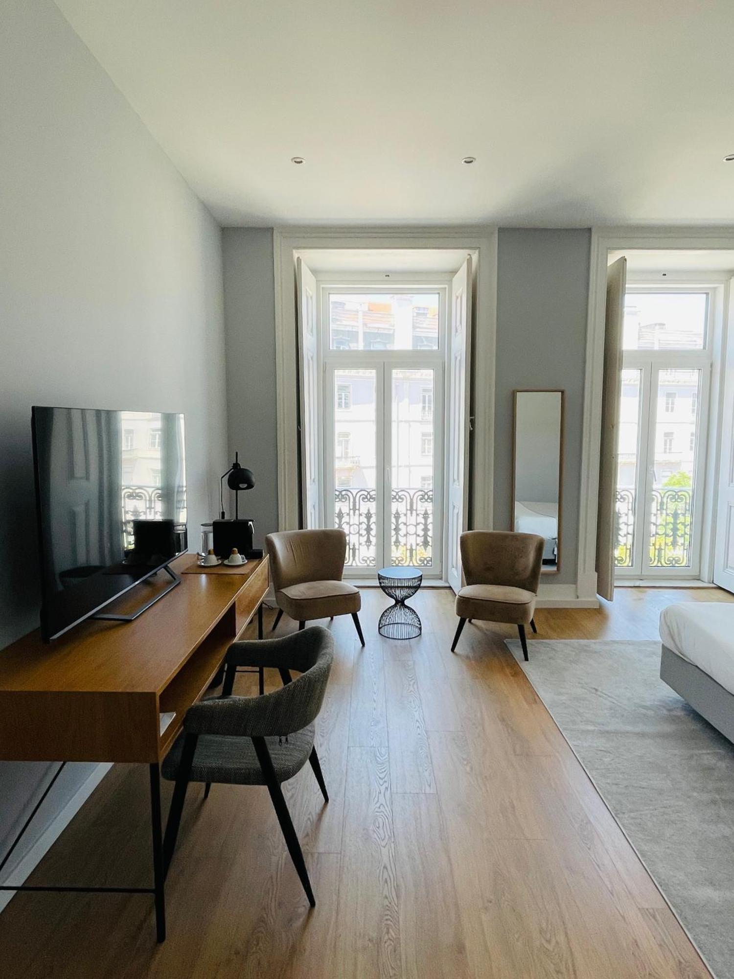 Lisbon Check-In Guesthouse ภายนอก รูปภาพ