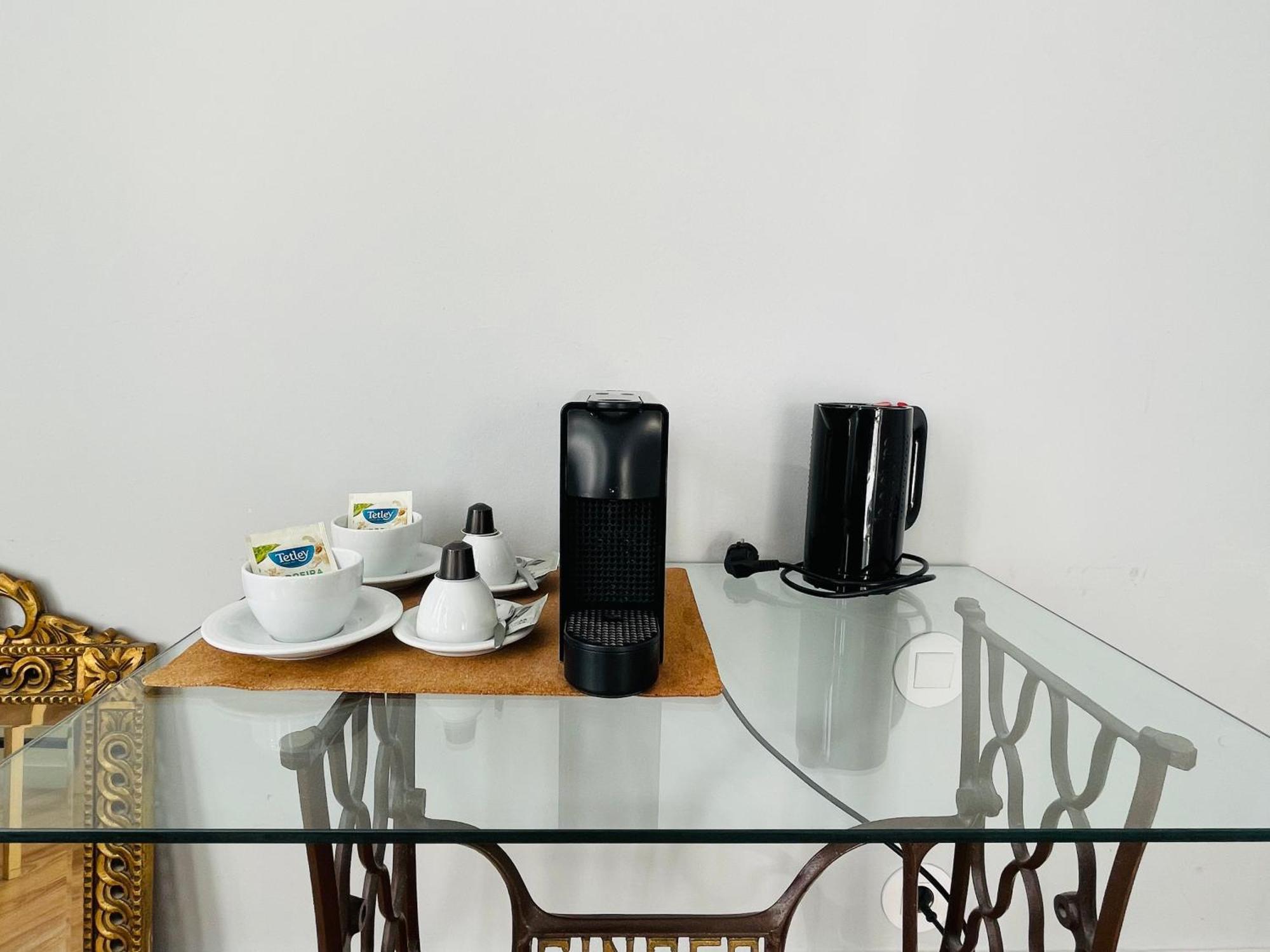 Lisbon Check-In Guesthouse ภายนอก รูปภาพ