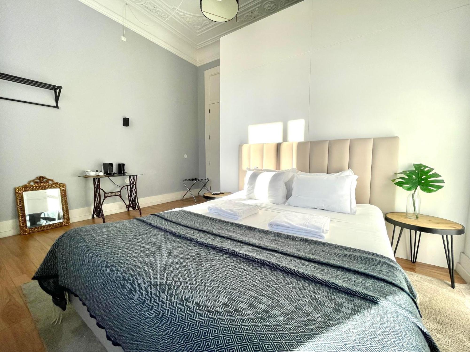 Lisbon Check-In Guesthouse ภายนอก รูปภาพ