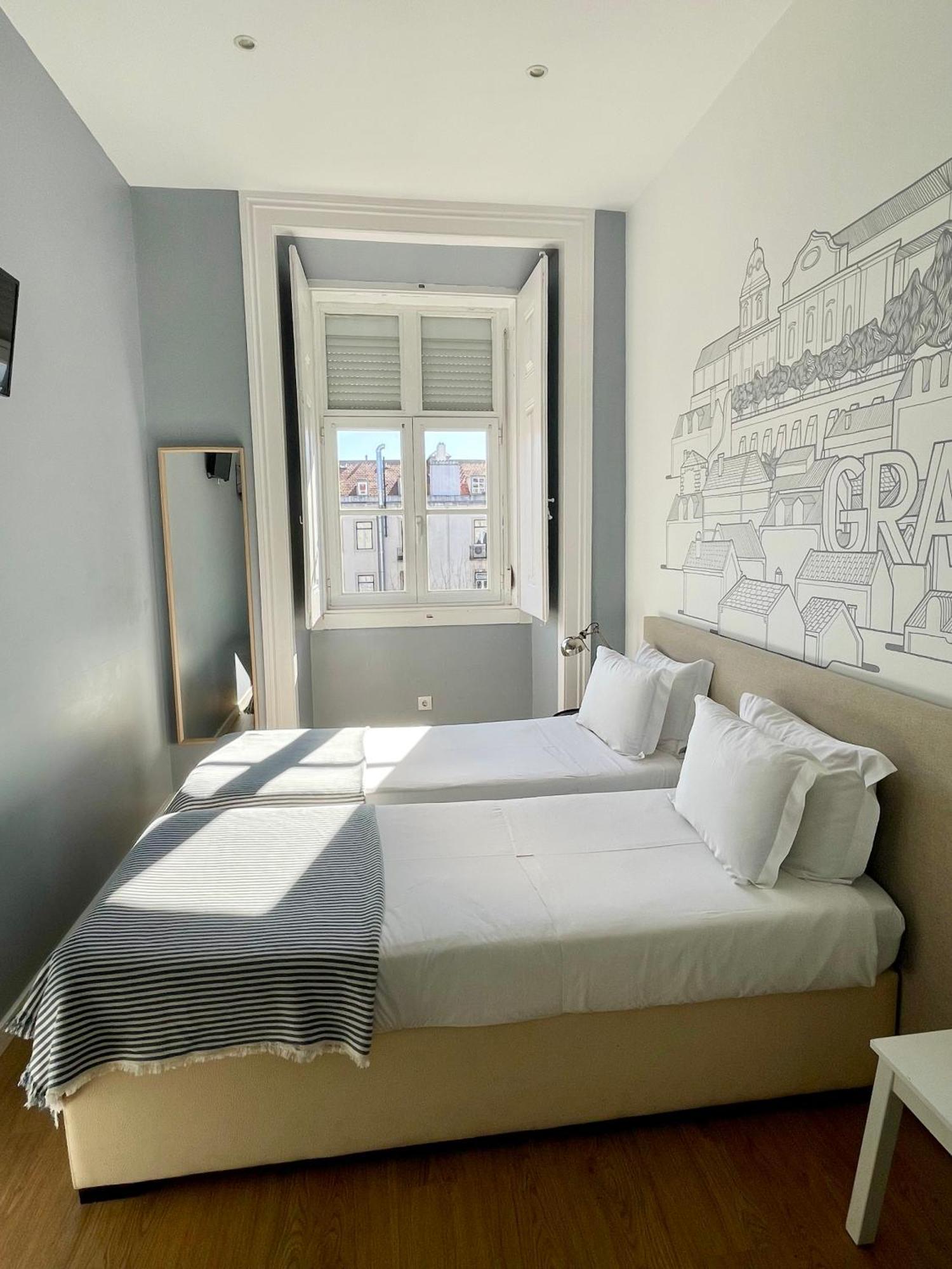 Lisbon Check-In Guesthouse ภายนอก รูปภาพ