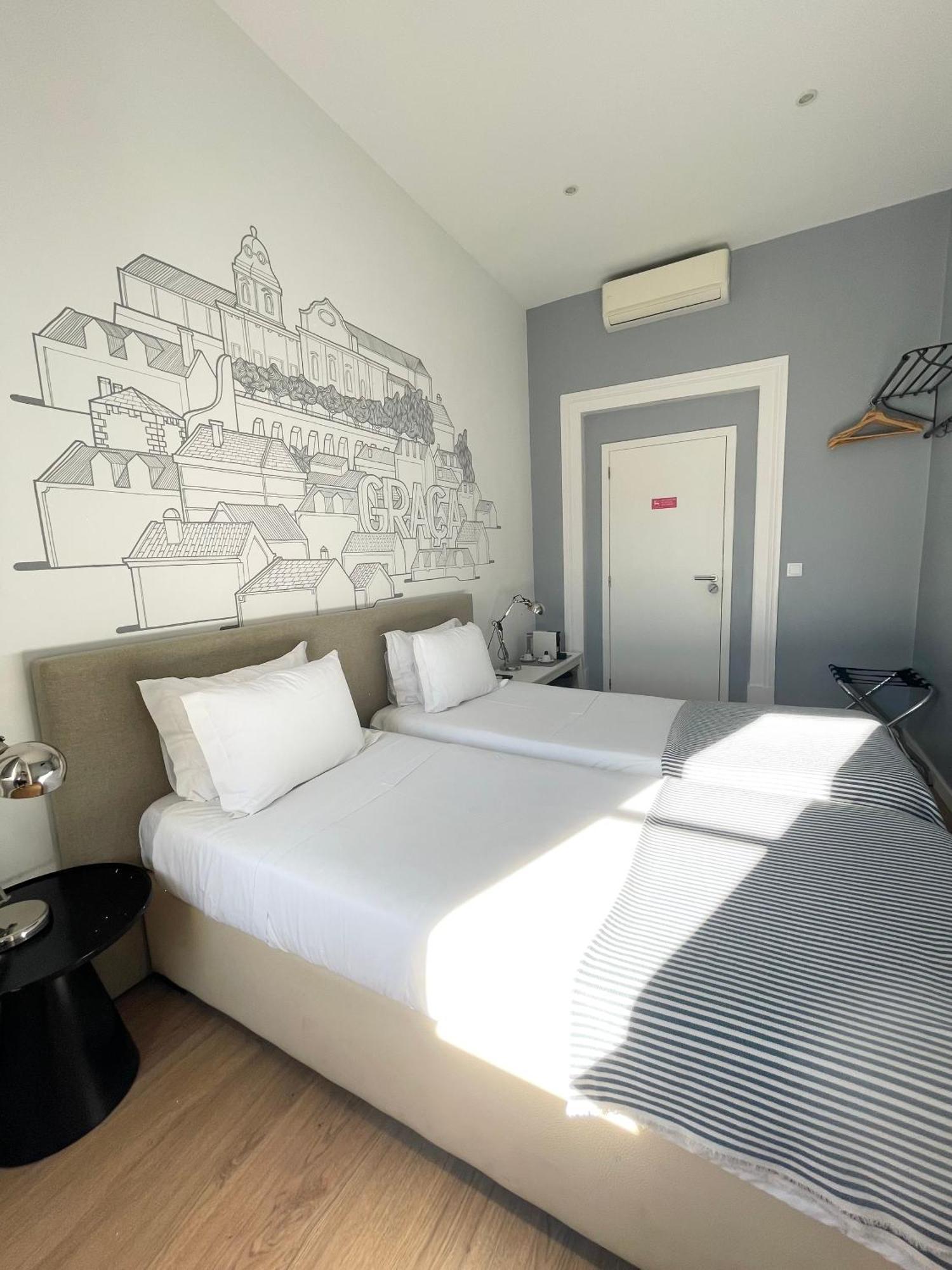 Lisbon Check-In Guesthouse ภายนอก รูปภาพ