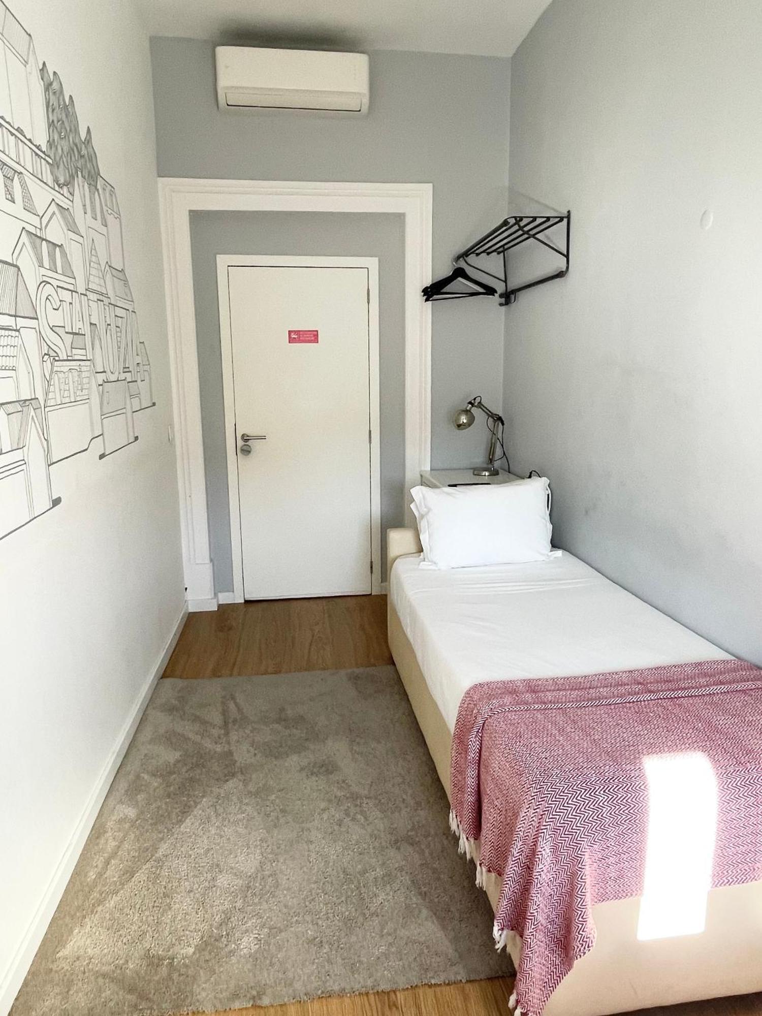 Lisbon Check-In Guesthouse ภายนอก รูปภาพ