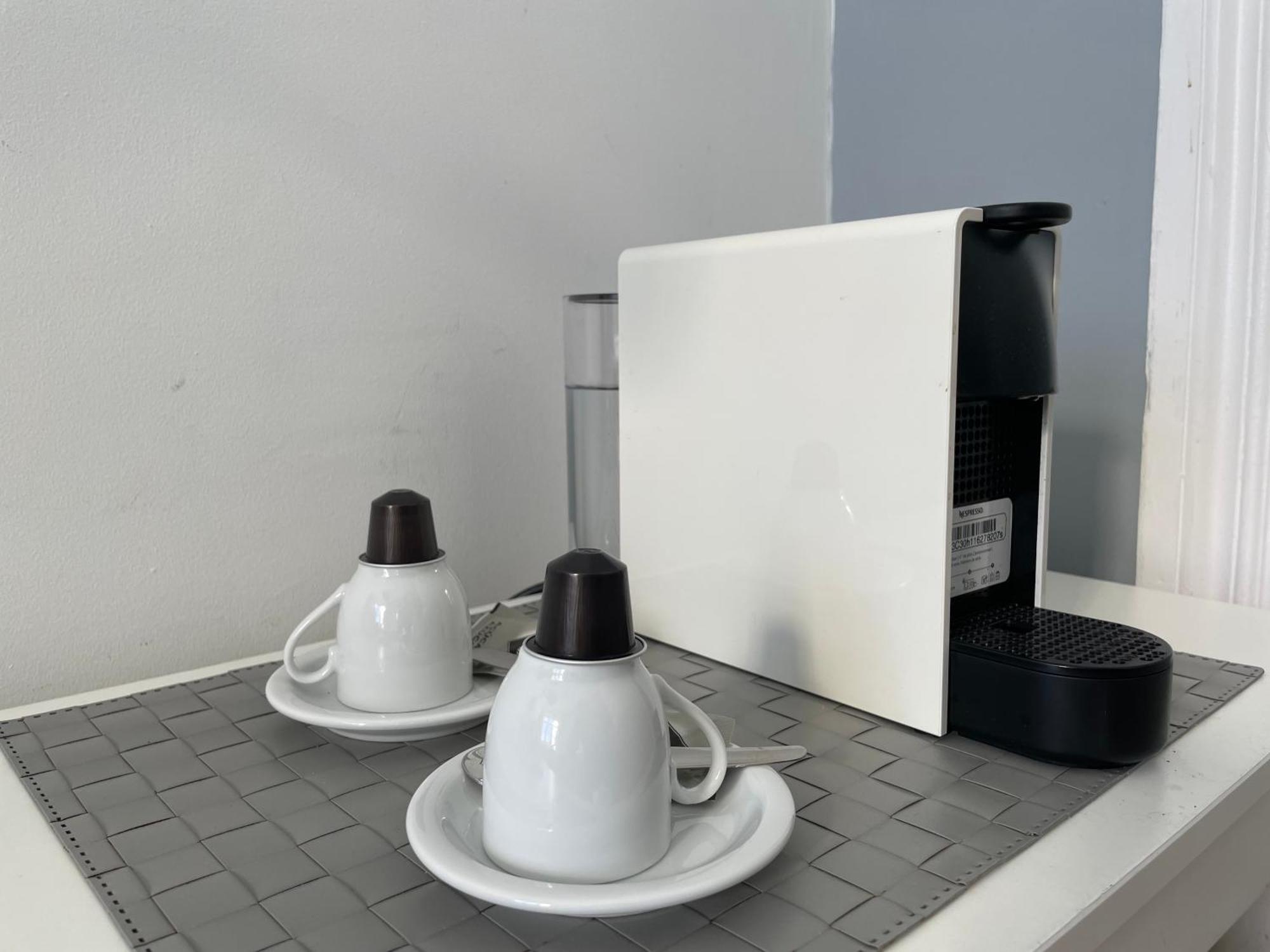 Lisbon Check-In Guesthouse ภายนอก รูปภาพ