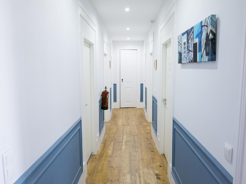 Lisbon Check-In Guesthouse ภายนอก รูปภาพ