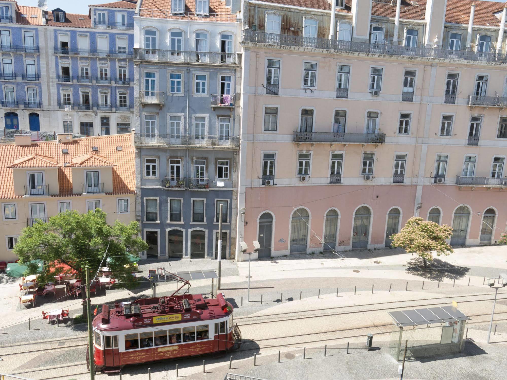 Lisbon Check-In Guesthouse ภายนอก รูปภาพ