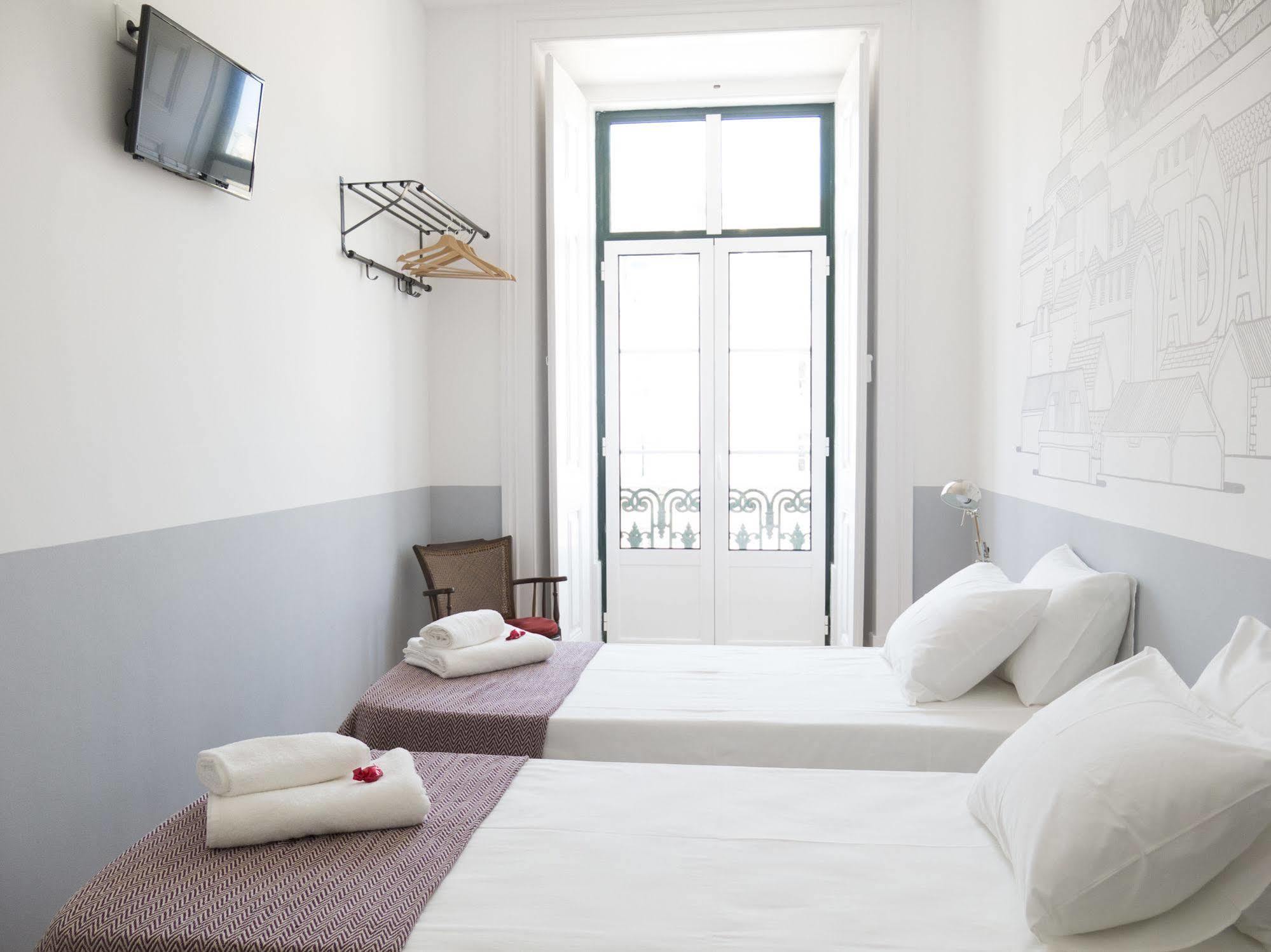 Lisbon Check-In Guesthouse ภายนอก รูปภาพ