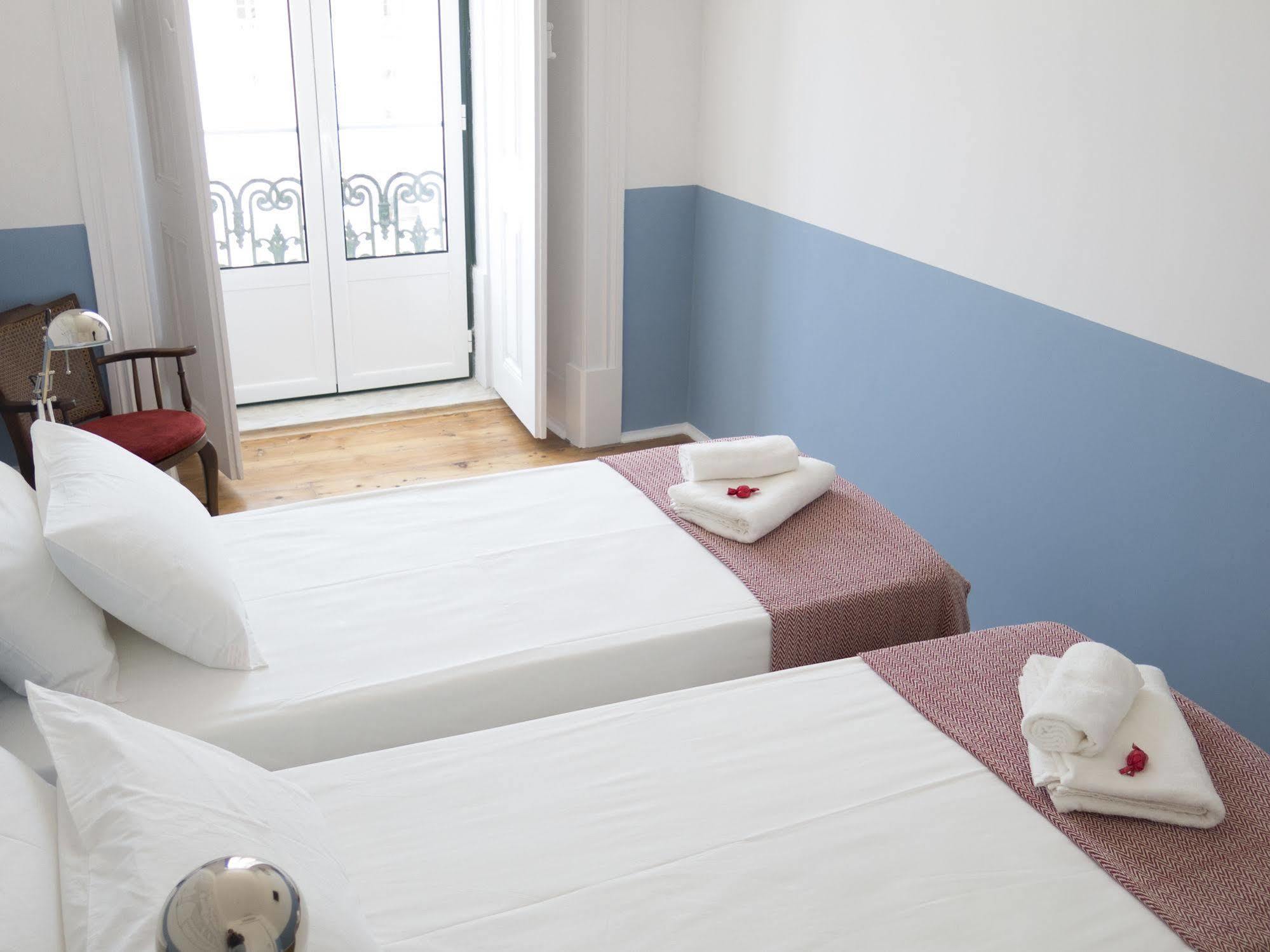 Lisbon Check-In Guesthouse ภายนอก รูปภาพ